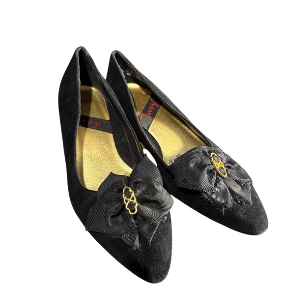 Vintage Black Suede Low Heeled Pumps with Bow Accent - Size 8 1/2 - Picture 1 of 4
